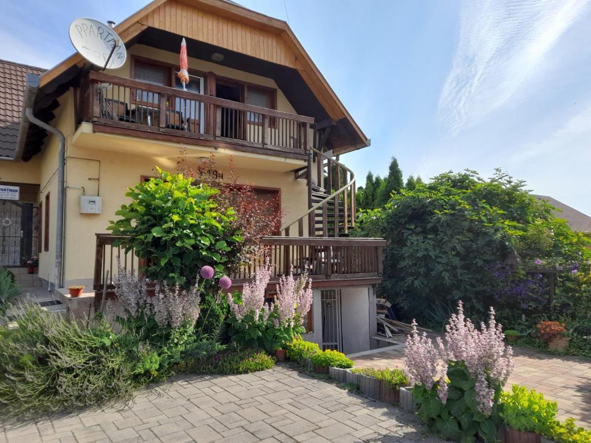 Harmonia Vendeghaz 100 Meterre Az Igali Gyogyfuerdotol Apartment Exterior foto