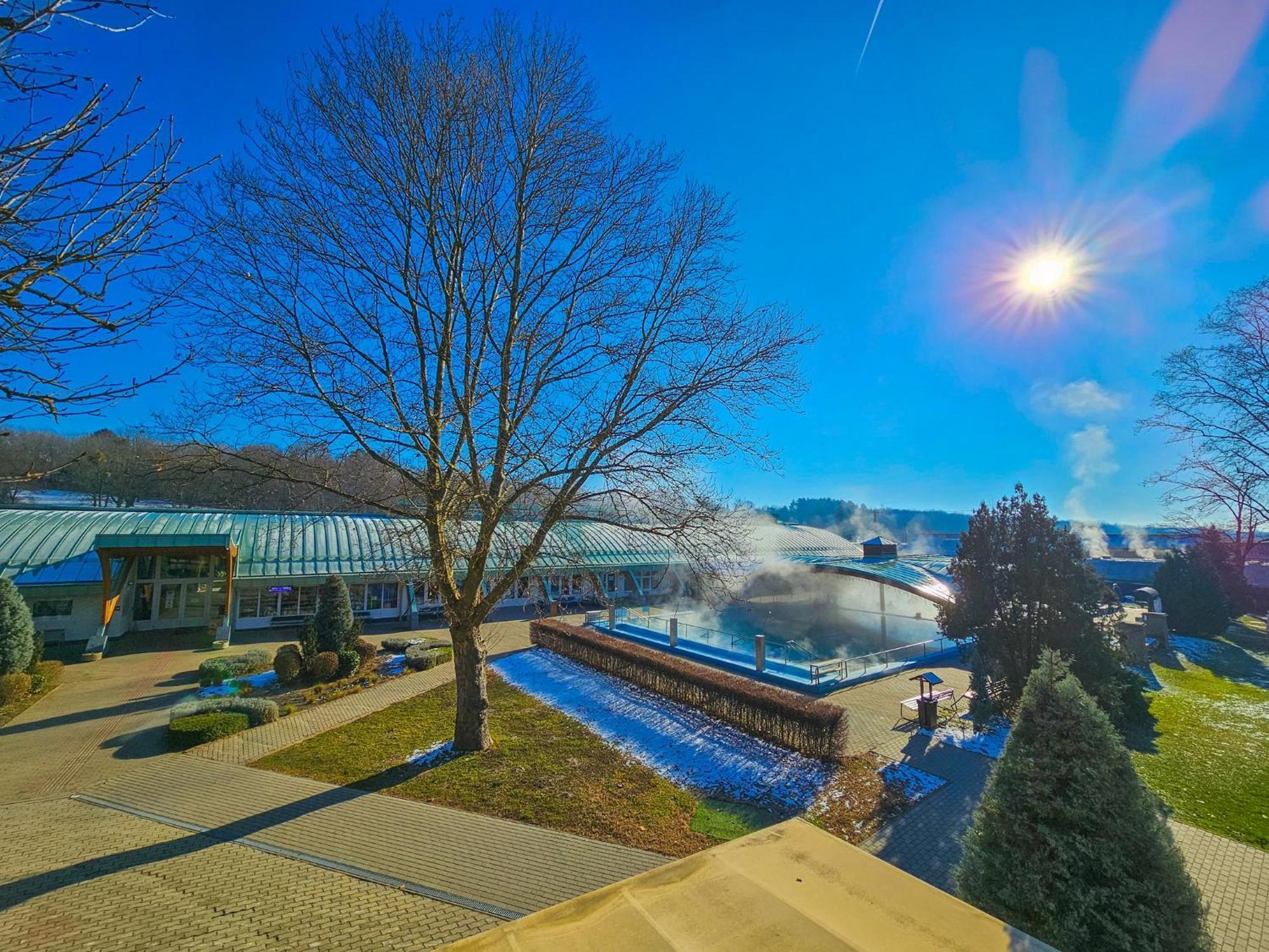 Harmonia Vendeghaz 100 Meterre Az Igali Gyogyfuerdotol Apartment Exterior foto